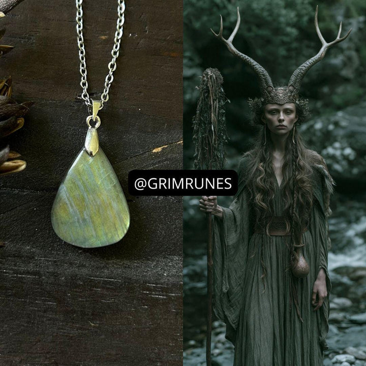 FYLGIA Ancient Spirit Companion Exlusive Object Necklace